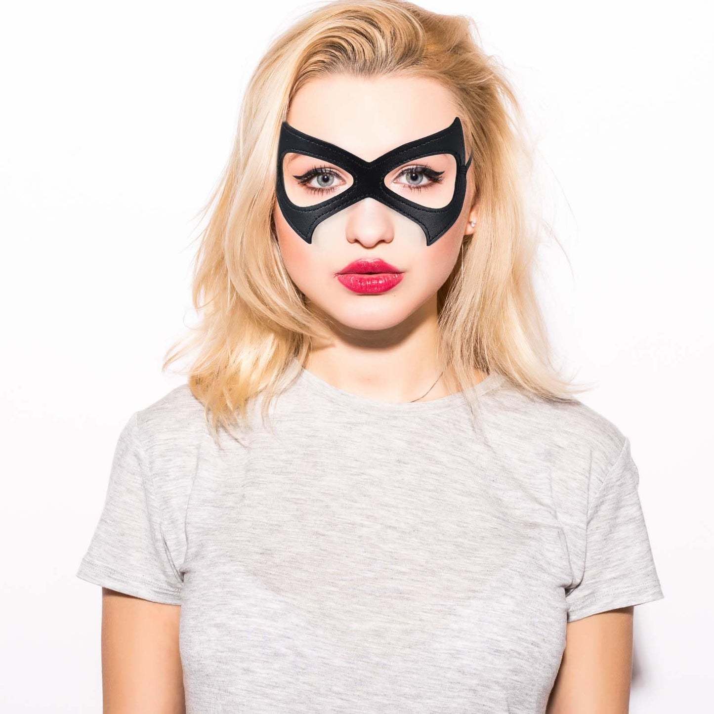 COMNICO Cat Mask Costume Mask for Woman, Black Masquerade Mask Girl Eye Mask PU leather Half Face Masks Superhero Mask for Halloween Costume Cosplay Venetian Raves Party